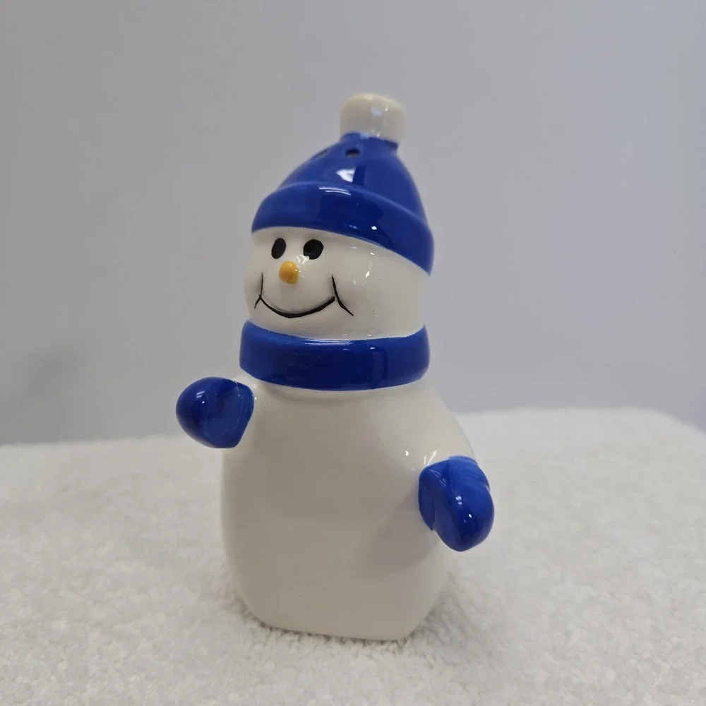 Vintage Handpainted Ceramic Hugging Nestled Snowman Salt & Pepper Shakers Blue